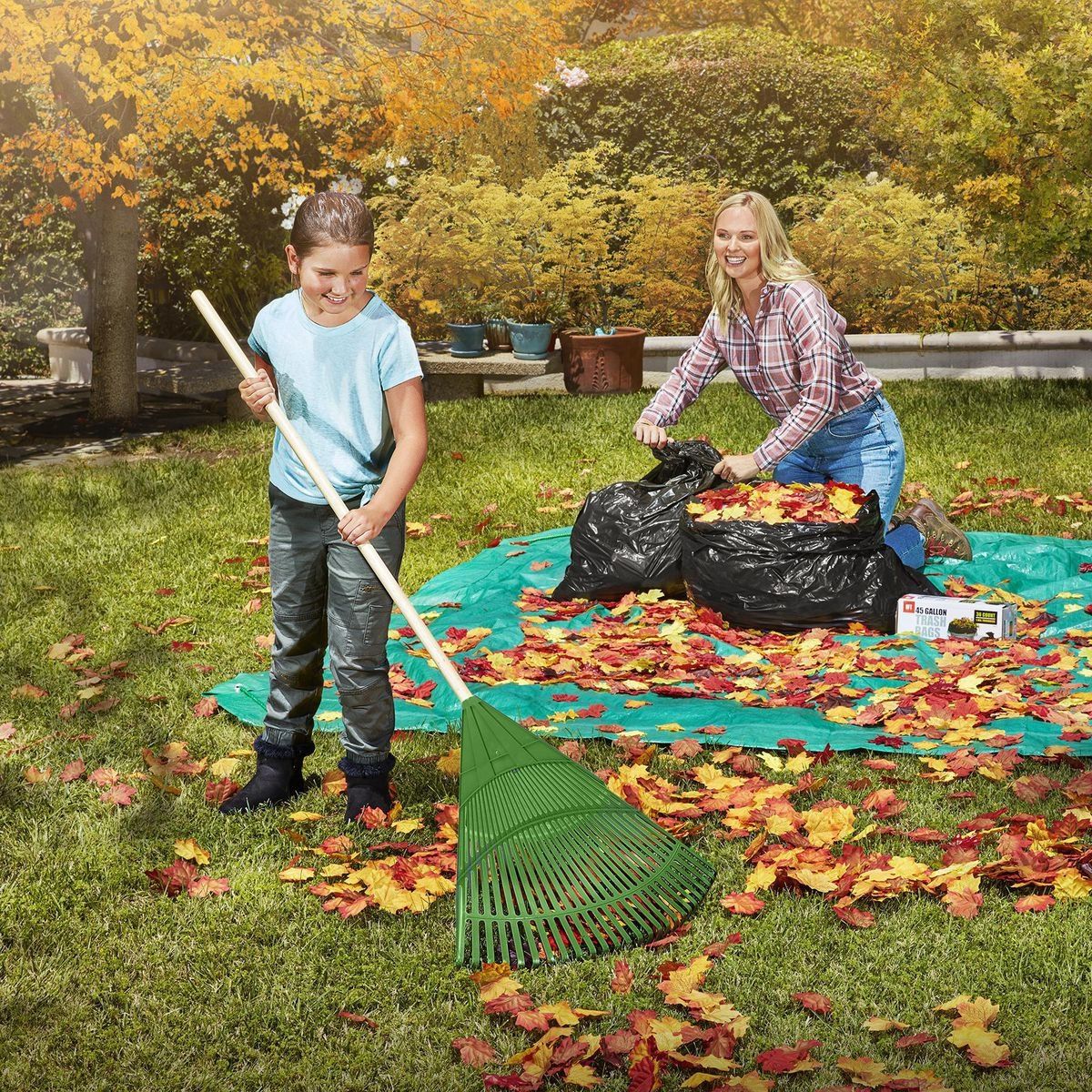 Leaf Rake with Wood Handle K737337