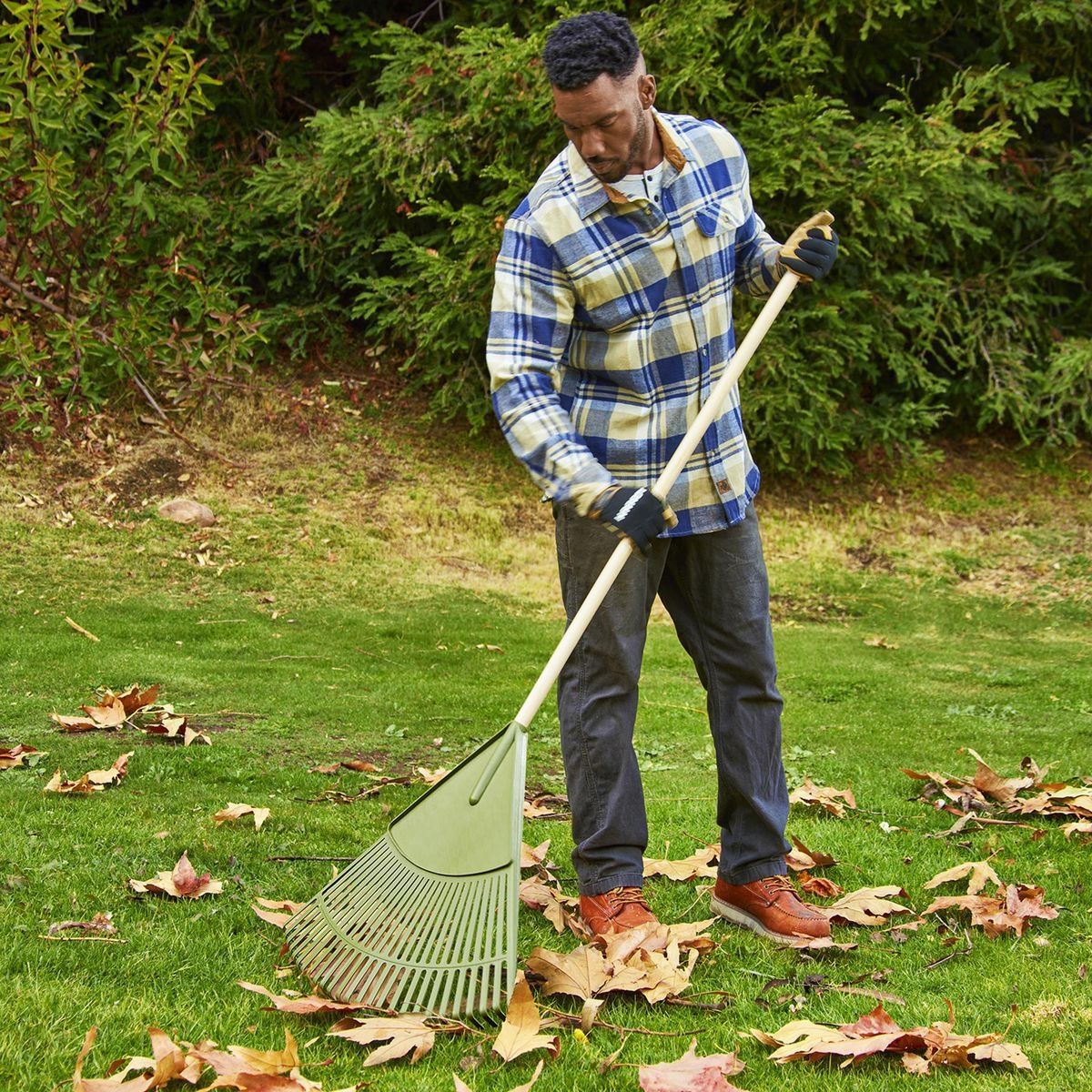 Leaf Rake with Wood Handle K737337