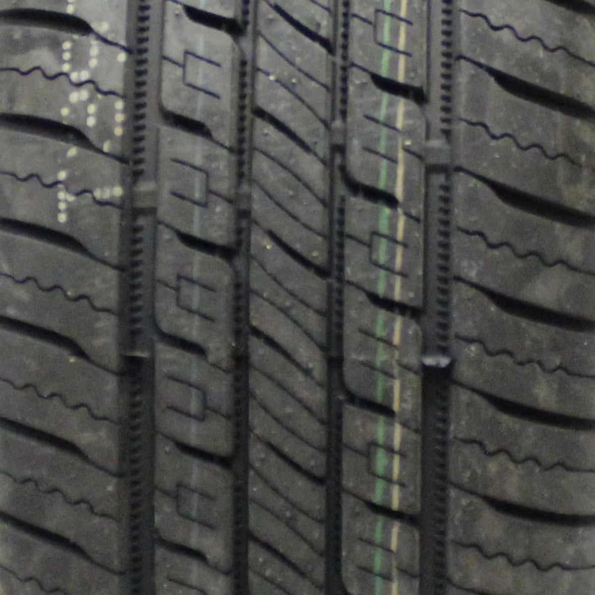 All Season 225/55R18 102V XL SUV/Crossover Tire V1638