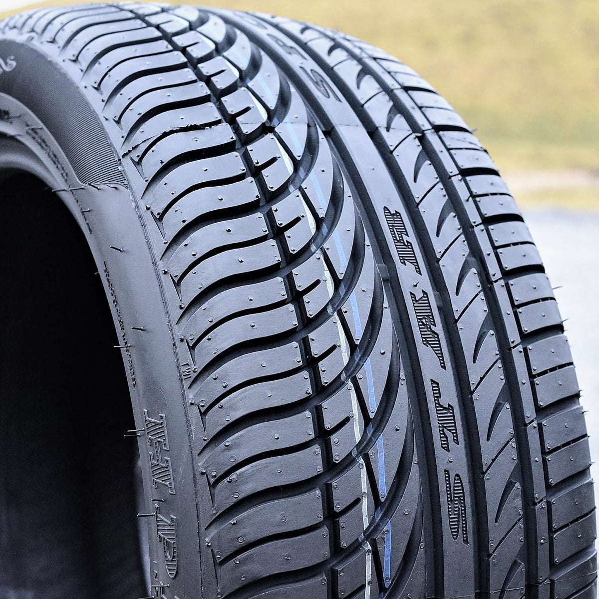 225/50ZR17 98W XL All Season Performance Tire J4984